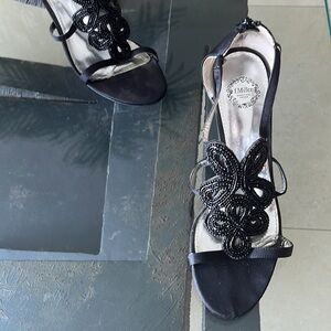 CHIC BLACK SANDALS Size 7 1/2 M